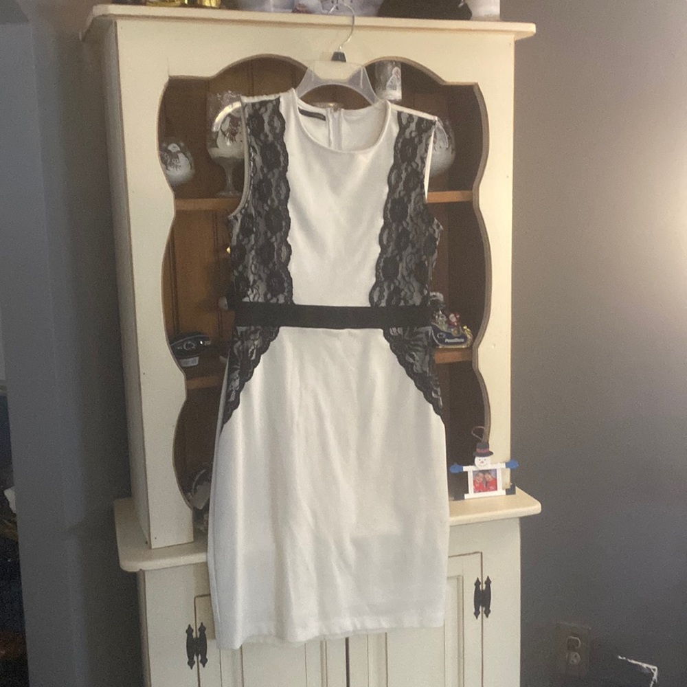 Sleeveless form fitting dress